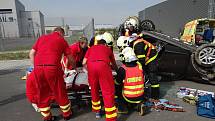 U hrůzostrašně vypadající nehody zasahovali ve čtvrtek v Ostravě-Hrabové ostravští hasiči. 