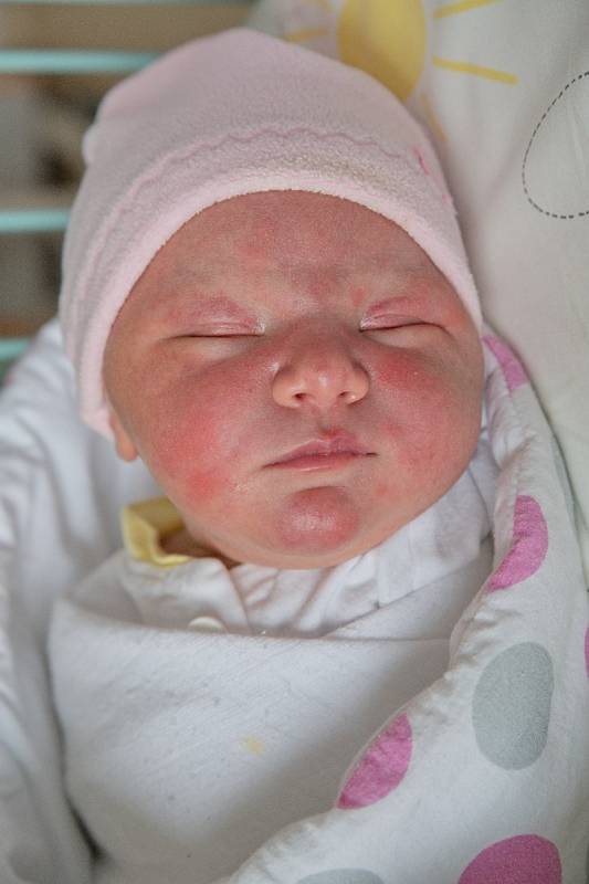 Emily Kirvejová, Karviná, narozena 28. května 2022 v Karviné, míra 48 cm, váha 3310 g. Foto : Marek Běhan