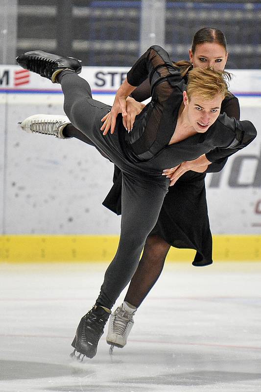 Taneční pár Natálie a Filip Taschlerovi v Ostravě na Grand Prix juniorů 2018, mezinárodním mistrovství čtyř zemí 2019 a reprezentačních prověrkách 2020 a 2021.