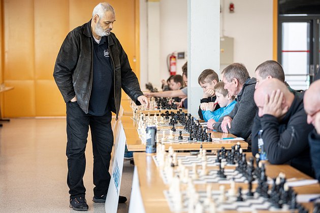 Ostravský koník odstartoval šachovou simultánkou. Přijede i Navara