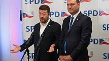 Lídři SPD Tomio Okamura a Radim Fiala předstoupili před novináře se svým hodnocením skončených voleb.