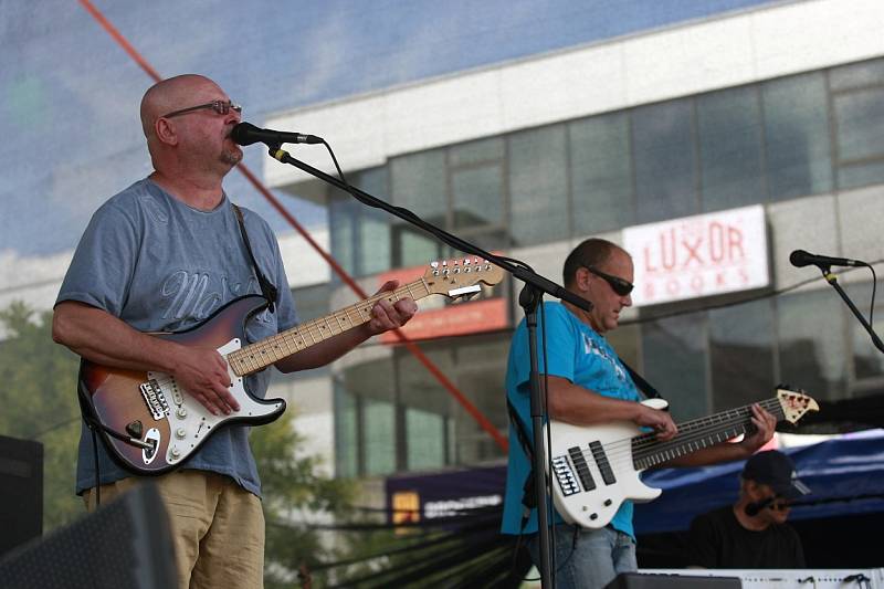 Festival v ulicích 2013. Masarykovo náměstí, koncert kapely Buty