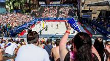 Semifinále žen Brazílie - Nizozemsko. FIVB Světové série v plážovém volejbalu J&T Banka Ostrava Beach Open, 2. června 2019 v Ostravě. Na snímku fanoušci.