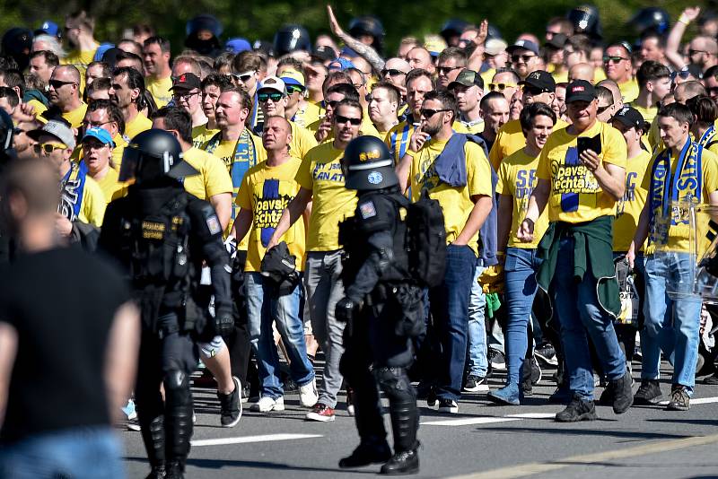 Příjezd fanoušků Slezský FC Opava do Ostravy, 21. dubna 2019 zápas 29. kola první fotbalové ligy s FC Baník Ostrava.