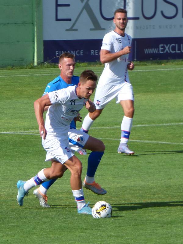 Fotbalisté Baníku Ostrava (v modrém) v přípravném utkání proti brněnské Líšni.