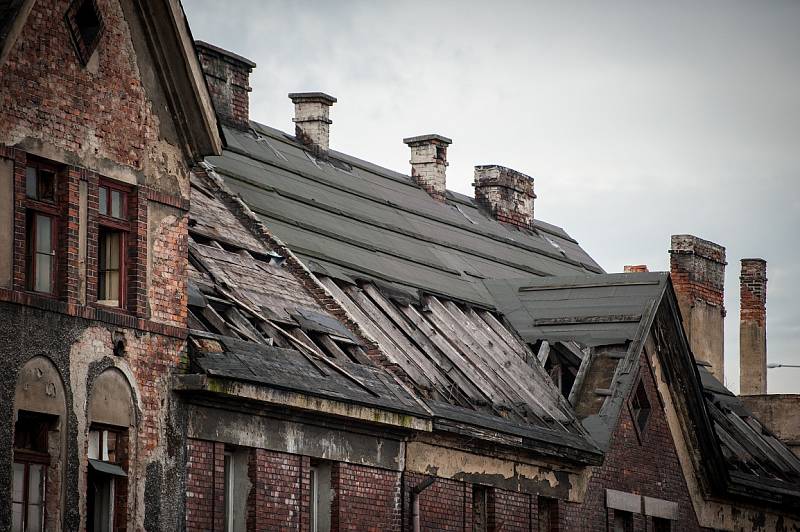 Ostravské ghetto Přednádraží. Snímek ze začátku roku 2014. Opuštěné domy v lukrativní ostravské čtvrti i nadále chátrají. 