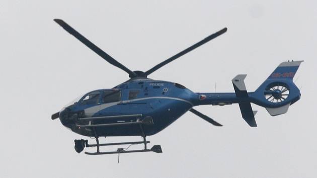 Policejní vrtulník monituruje situaci nad Ostravou