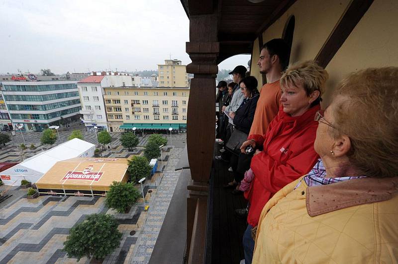 Z věže do věže, tedy z ostravské Nové radnice na Starou, se o víkendu prošli zájemci o historii, a z těchto míst porovnávali výhledy na město z ptačí perspektivy.