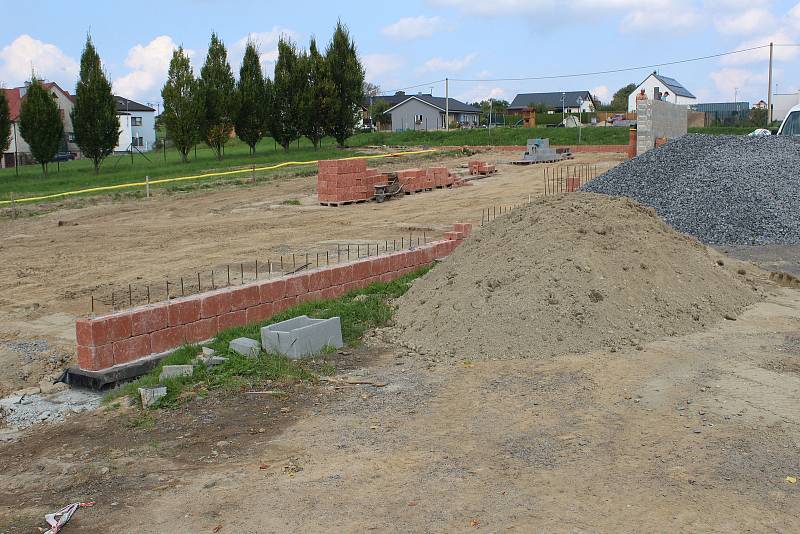 Výstavba nového hřbitova v Olbramicích.