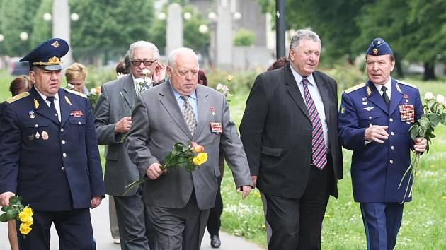 Šestičlenná delegace Klubu Hrdinů Sovětského svazu a Ruské federace dnes navštívila Ostravu