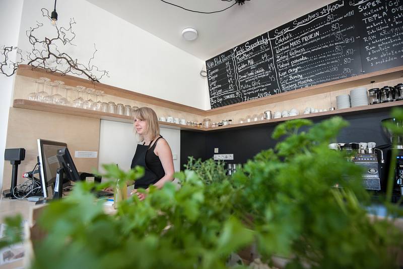 V kampusu byly v průběhu března otevřeny dvě nové menzy La Cantine a Black Kale bar. 