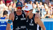 Finále muži: ČR - Norsko. FIVB Světové série v plážovém volejbalu J&T Banka Ostrava Beach Open, 2. června 2019 v Ostravě. Na snímku (zleva) Anders Berntsen Mol (NOR), Christian Sandlie Sørum (NOR).