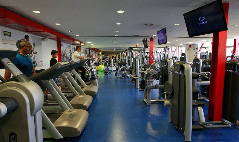 Krytý bazén Ostrava-Poruba - součástí areálu jsou také fitness centrum, saunové centrum, solární studio a masáže.