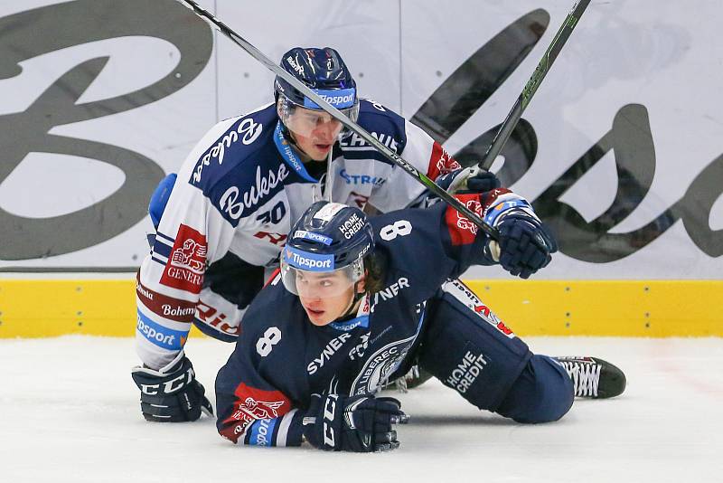 Utkání 3. kola hokejové extraligy: HC Vítkovice Ridera - Bílí Tygři Liberec, 20. září 2019 v Ostravě. Zleva Lukáš Vopelka z Vítkovic a Jan Šír z Liberce.