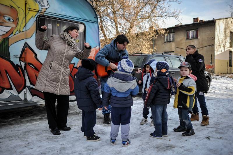 Lokalita v Cihelní ulici v Ostravě. Lidé ze střediska Don Bosco sem přijíždějí pravidelně třikrát týdně.