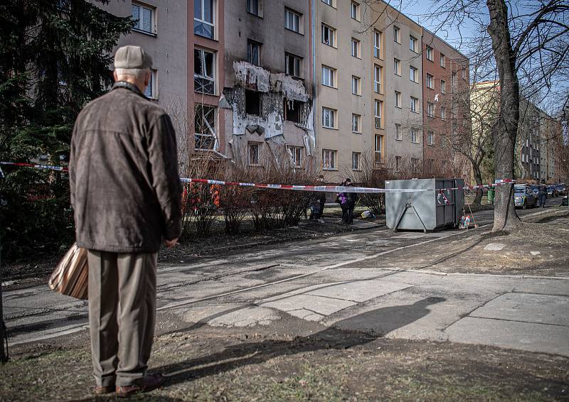 Panelový dům na ulici Provaznická den po explozi, 25. února 2021 v Ostravě.