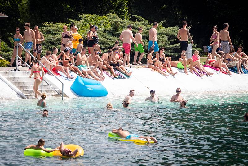 Letní koupaliště Vřesina v Ostravě-Porubě 15. června 2019.