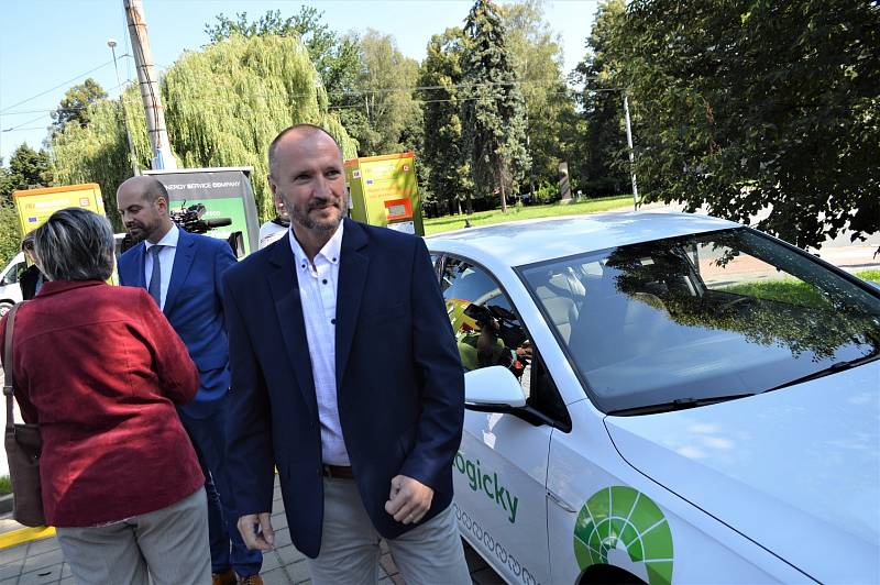 V Ostravě přibylo pět nových rychlodobíjecích stanic na elektromobily.