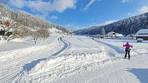 Velké Karlovice lákají na sáňkování, snowtubing i běžky.