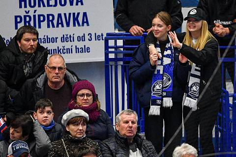 Fanoušci Vítkovic na hokeji při zápasech s Třincem a Spartou.