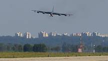 Návštěvníci letošních Dnů NATO opět po třech letech uvidí legendární americký bombardér B-52H Stratofortress. Ten do Ostravy přiletěl ve čtvrtek krátce před polednem.