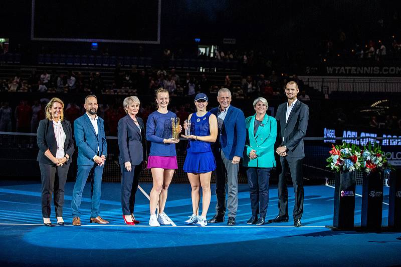 Tenisový turnaj žen WTA Agel Open 2022, 9. října 2022, Ostrava. Iga Swiatek z Polska - Barbora Krejčíková (ČR). Barbora Krejčíková (ČR).