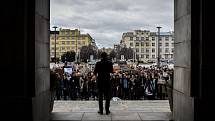 Studenti v Ostravě se 15. března 2019 připojili k celosvětové protestní akci, která má za cíl přimět politiky důsledněji chránit klima a snižovat emise.