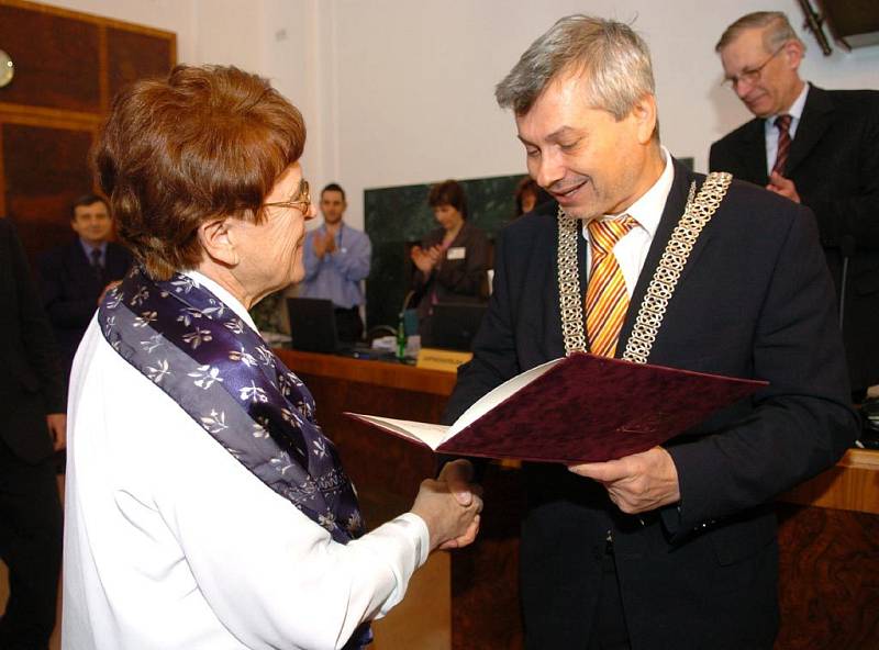 Cenu města Ostravy in memoriam pro Stanislava Opaska převzala vdova