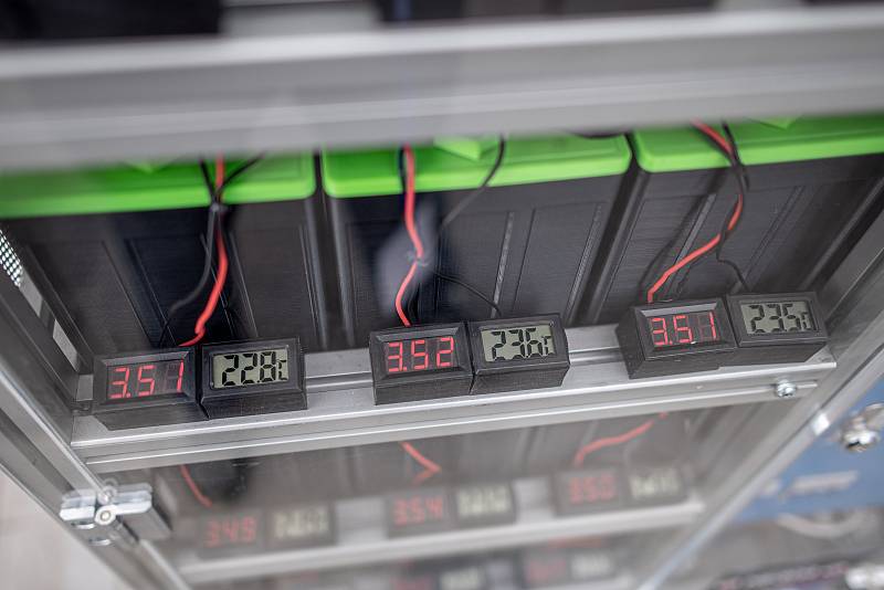 Slavnostní otevření továrny na výrobu unikátních českých baterií HE3DA patřící akciové společnosti Magna Energy Storage, září 2020.