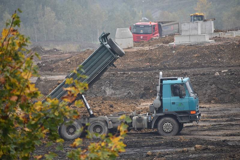 V těchto místech v Ostravě-Hrušově vzniká další obří logistické centrum.