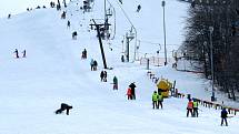 Tošovický areál zaplnili o víkendu lyžaři, snowboardisté i bobisté.