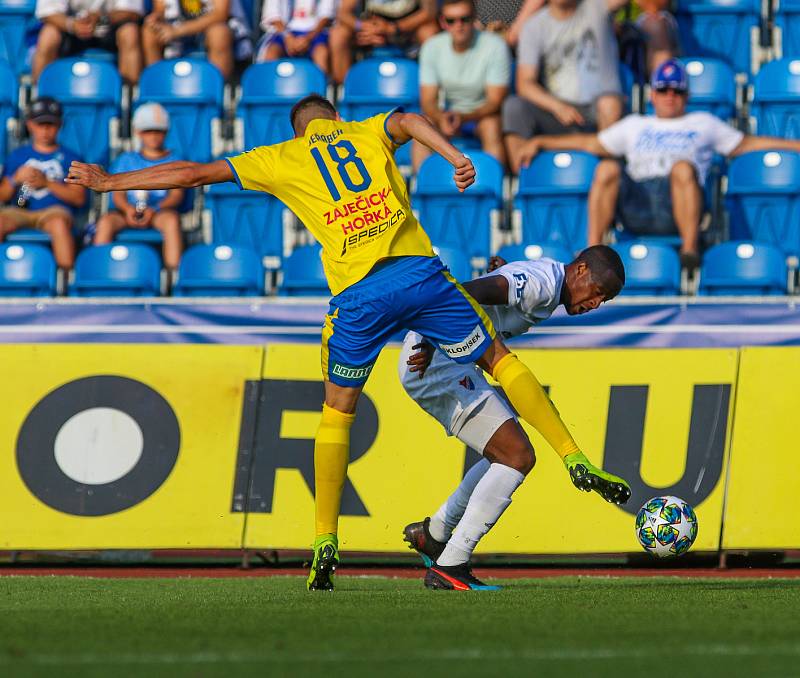 Utkání 3. kola FORTUNA:LIGY: Baník Ostrava - FK Teplice, 26. července 2019 v Ostravě. Na snímku (zleva) Michal Jeřábek, Dame Diop.