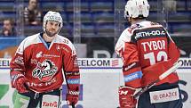 45. kolo hokejové extraligy mezi HC Vítkovice Ridera - HC Dynamo Pardubice v Ostravě dne 14. února 2020. Radost Pardubic (zleva) Vladimír Svačina z Pardubic a Radoslav Tybor z Pardubic.