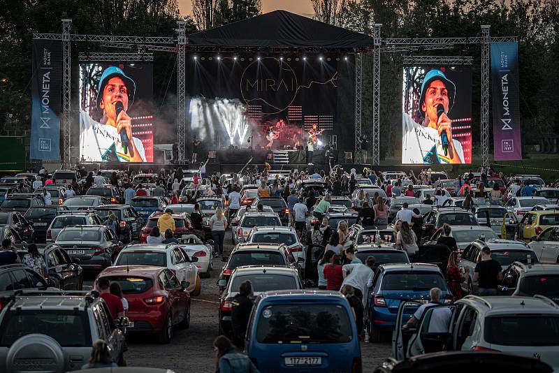 Kapela Mirai uspořádala autokoncert, který se uskutečnil v Dolní Oblasti Vítkovic, 4. června 2021 v Ostravě.