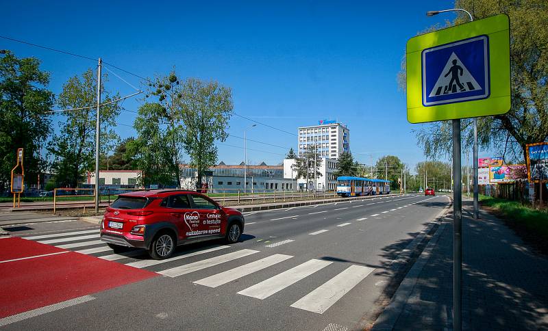 Přechod pro chodce u Ferony v Ostravě. Místo, kde řidič srazil dva bruslaře. Jeden z nich na místě zemřel, druhý je zraněný.