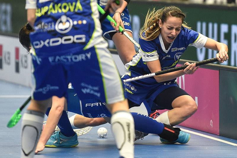 Superfinále play off florbalové superligy žen: 1. SC Tempish Vítkovice - Fetpipe Florbal Chodov, 14. dubna 2019 v Ostravě. Na snímku (vpravo) Veronika Enenkelová.