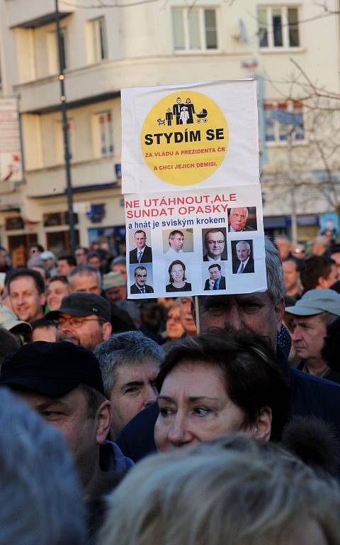 Svůj nesouhlasný názor se současnou politikou přišli vyjádřit i lidé v Ostravě.