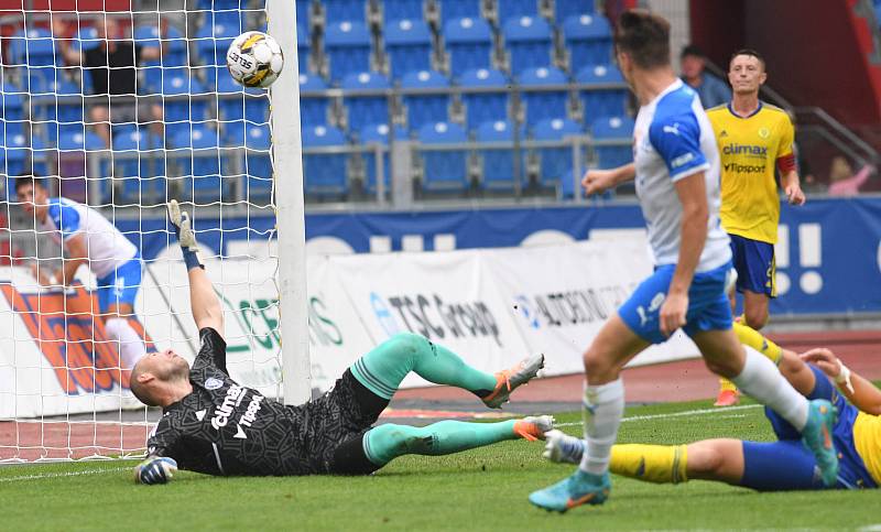 Fotbalisté Baníku Ostrava (v bílém) v utkání 3. kola FORTUNA:LIGY proti Trinity Zlín