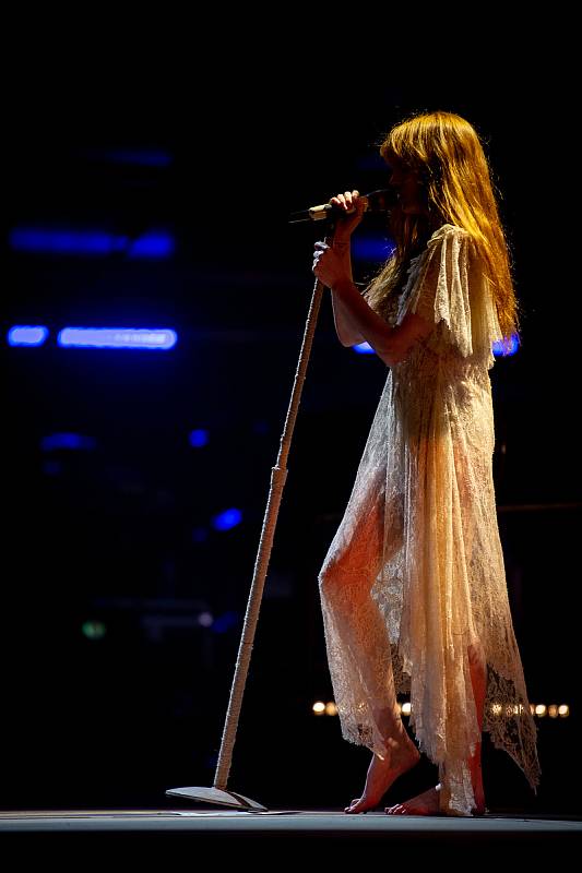 Hudební festival Colours of Ostrava 2019 v Dolní oblasti Vítkovice, 17. července 2019 v Ostravě. Na snímku kapela Florence and the Machine.