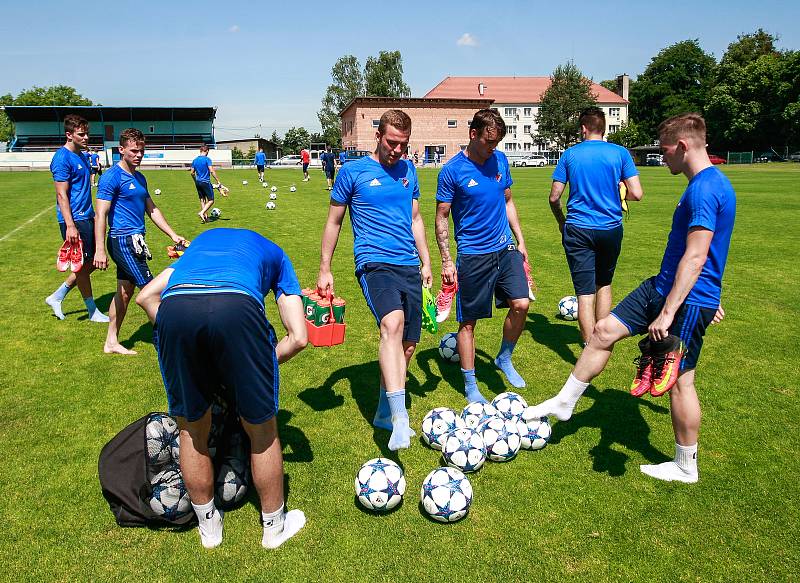 Fotbalisté Baníku trénují v Šilheřovicích pod vedením kouče Radima Kučery.