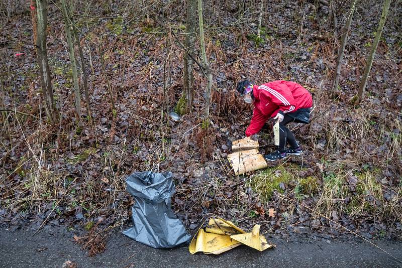 Pojďte s námi uklízet Ostravu. To byla dobrovolnická akce, jejíž cílem bylo uklidit okolí od odpadků a nepořádku kolem Slezskoostravského hradu, 17. dubna 2021 v Ostravě.