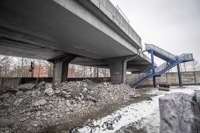 Demolice mostů přes Rudnou ulici, 25. ledna 2022 v Ostravě.