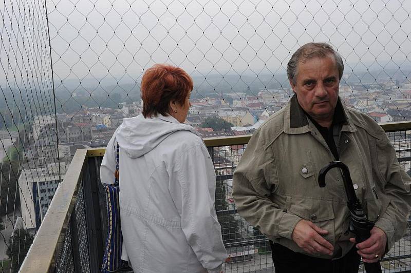 Z věže do věže, tedy z ostravské Nové radnice na Starou, se o víkendu prošli zájemci o historii, a z těchto míst porovnávali výhledy na město z ptačí perspektivy.