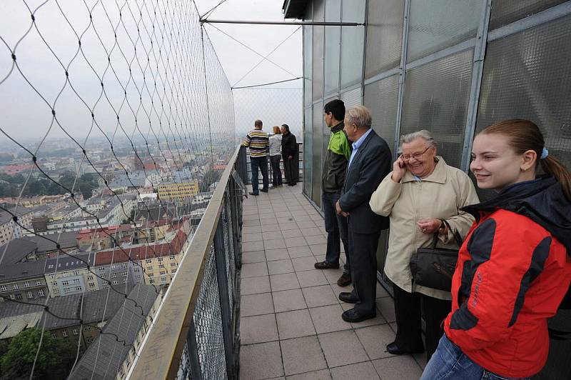 Z věže do věže, tedy z ostravské Nové radnice na Starou, se o víkendu prošli zájemci o historii, a z těchto míst porovnávali výhledy na město z ptačí perspektivy.