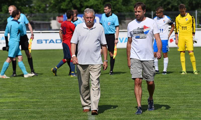 Fotbalisté Hlubiny se v rámci oslav otevření nové tribuny utkali s rezervou ostravského Baníku. Favorizovaní hosté vyhráli 3:1. Utkání byl přítomen také majitel Baníku Ostrava Václav Brabec.