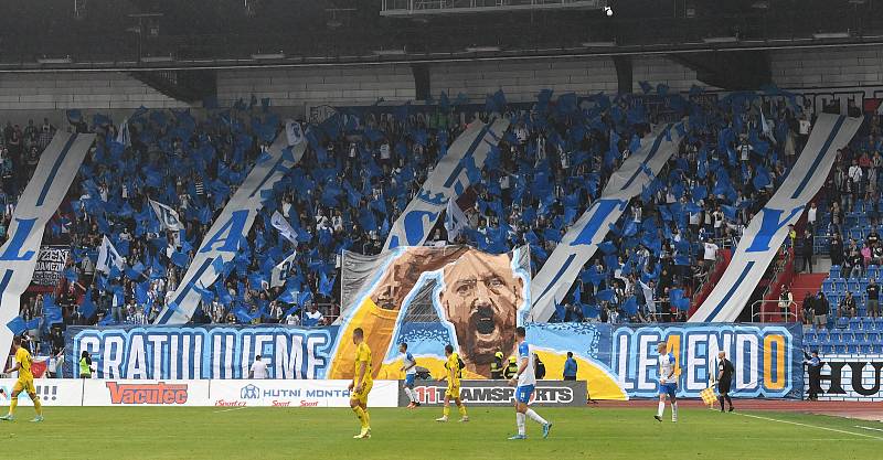 Fotbalisté Baníku Ostrava (v bílém) proti Sigmě Olomouc.