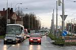 Na Plzeňské ulici v Ostravě řidiči nabírají autobusů mnohaminutové zpoždění