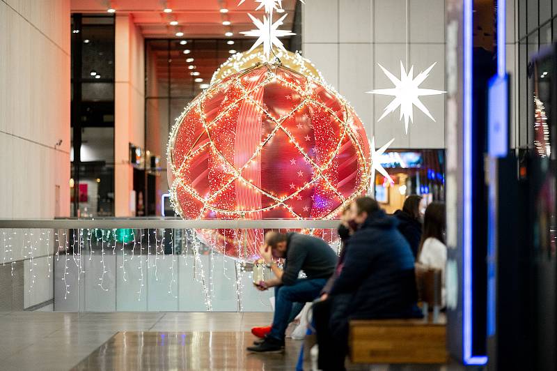 Obchodní centrum Forum Nová Karolina a Avion Shopping Park. 27. listopadu 2021 v Ostravě.