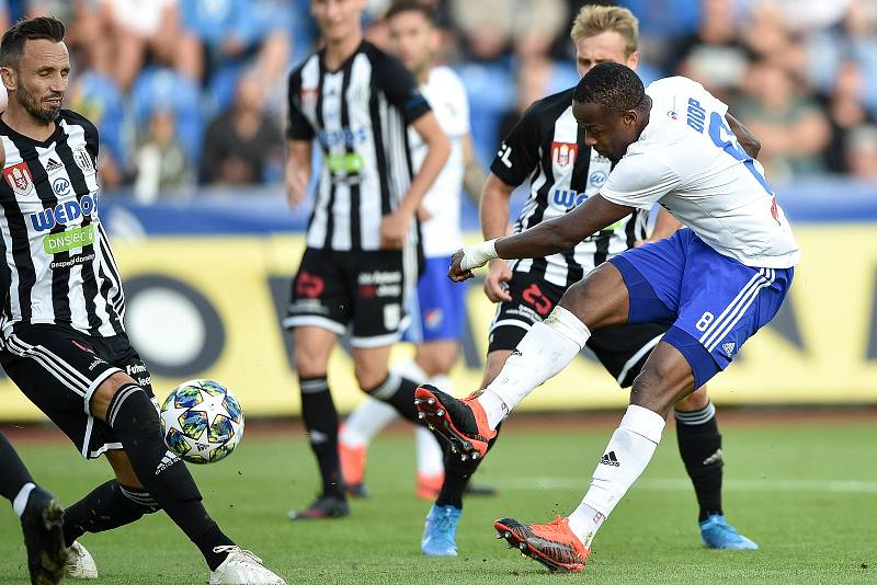 Utkání 9. kola první fotbalové ligy FORTUNA:LIGA, FC Baník Ostrava - SK Dynamo České Budějovice, 15. září 2019 v Ostravě. Na snímku (vpravo) Dame Diop.