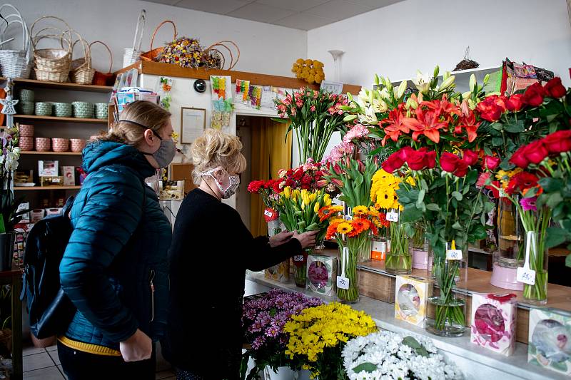 Květinářství Bedřiška na Nádražní ulici má otevřeno denně.